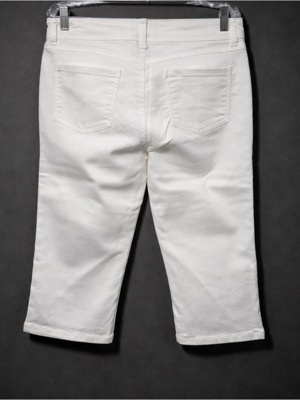 🌟 Baccini White Bermuda Shorts | Sz 6 | Crisp & Classic Staple 🌟 - Picture 2 of 12